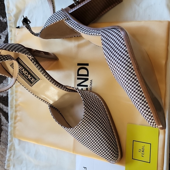 Size 9US heels - Picture 4 of 7